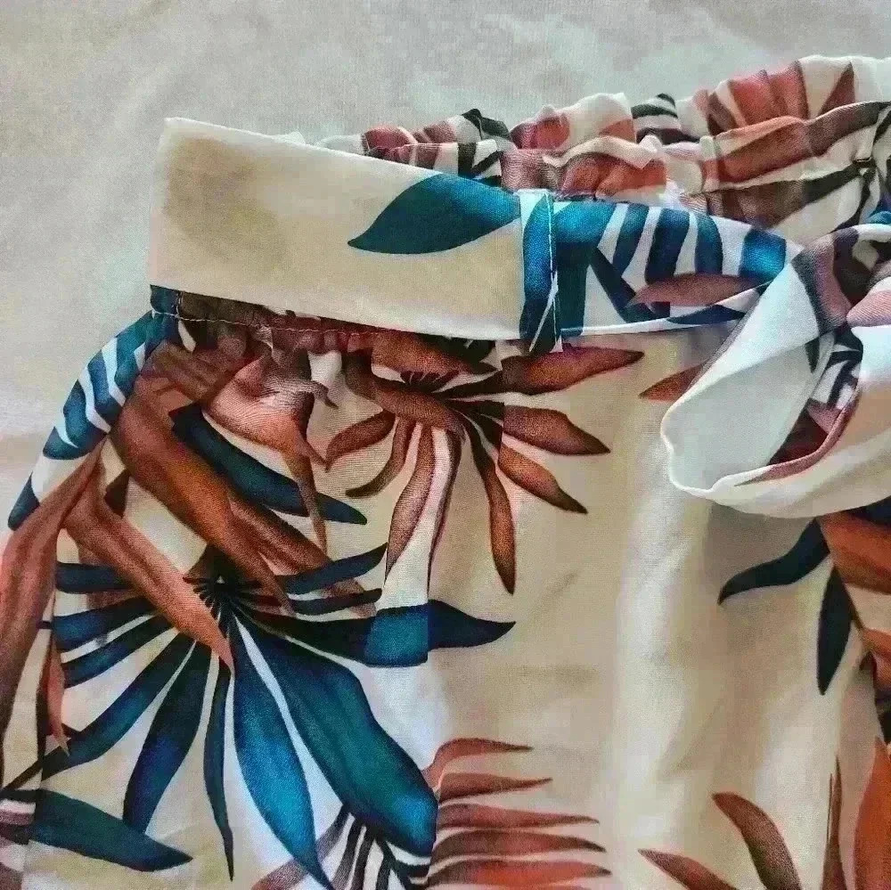 Shein outfit! 1 pair of shorts with 2 tops. Women's 1x - Picture 12 of 16